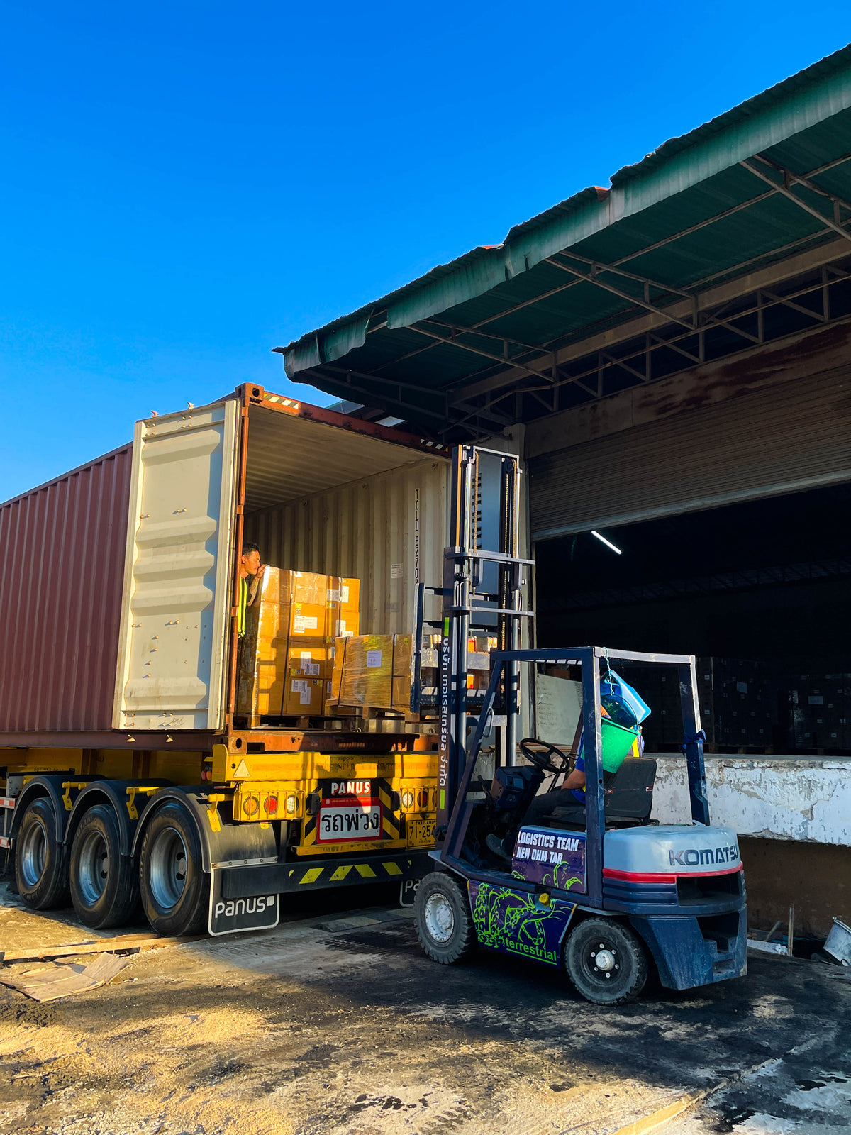 Montacargas Toyota Reach Truck usado ideal para almacenes