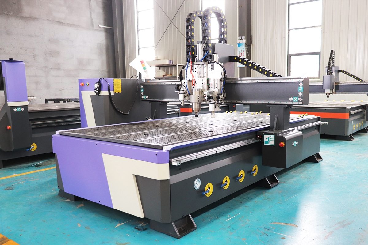CNC com trocador automático de ferramentas (ATC)