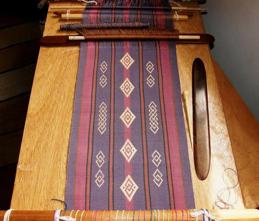 Telar de repetición (Repeating Pattern Loom)